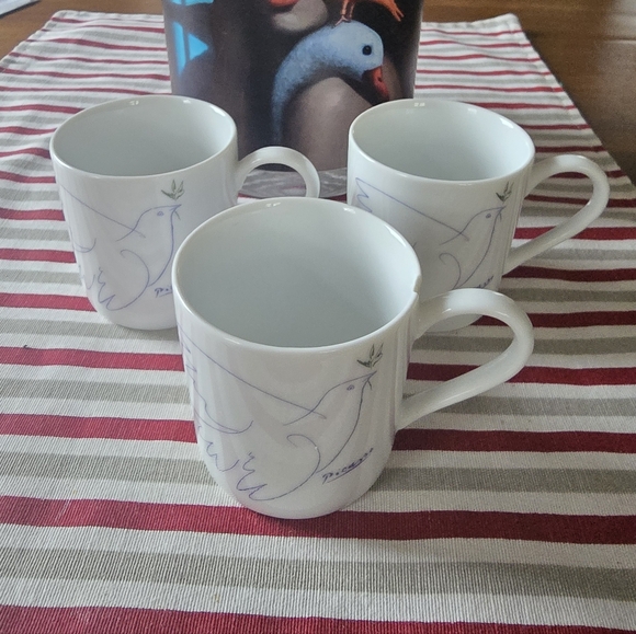 Pablo Picaso Other - Picasso Dove White Blue Mug Cup